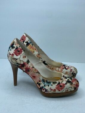 Floral Print High Heel Pumps in Cream and Coral size 8.5 Woman’s